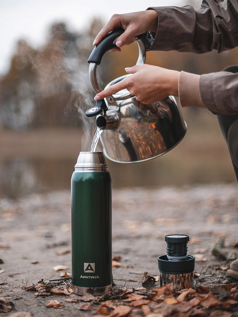 Термос бытовой, вакуумный (для напитков), тм "Арктика", 500 мл, арт. 106-500С с ситечком (зелёный)